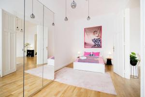 Pastel Dream 3BR Central Gem Artful Spacious