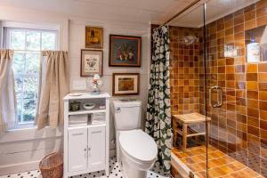 Enchanting Mountain Cottages w Hot Tub & Fireplace