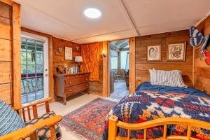 Enchanting Mountain Cottages w Hot Tub & Fireplace