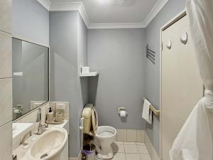 Relaxing Bentley Stay with Pool Access