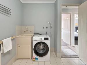 Relaxing Bentley Stay with Pool Access