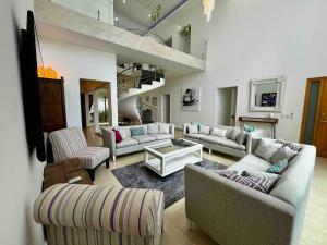 Spectacular Private House