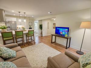 Glamorous KTown Boutique Residences with Rooftop view