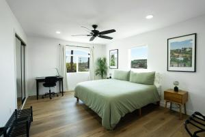 Large Home with Views of DTLA Sleeps 8 Golf,Spa,Fire