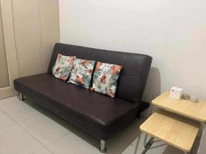 1 BR Boni LIGHT Condo WIFI Netflix Pool Balcony