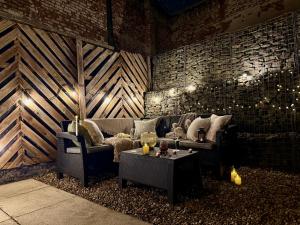 The Viva Apartments 2BD Luxe Garden