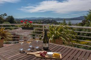 Isle of Views 2km to MONA