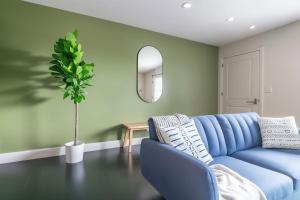 Boulevard Stays Relaxed 1BR King Suite Near Downtown Pool & Gym Access