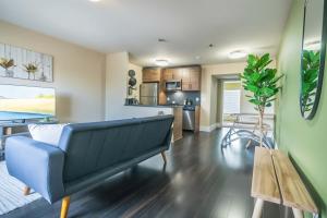 Boulevard Stays Relaxed 1BR King Suite Near Downtown Pool & Gym Access