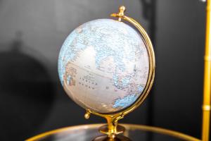 Stylish Manchester 4 Bed House with Garden - Sleeps 9 - Salford - FREE PARKING - SMART TVs in every bedroom - FREE NETFLIX & Ultra Fast WIFI - 6 min to City Centre, Close to Trafford Centre, Etihad Stadium, Manchester Arena, Clubs & more