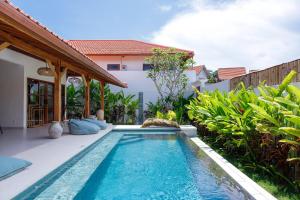 Walk to Beach&Center 2BR Pool Villa Melati