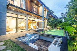 Luxury 5BR Modern Villa Steps from Café Del Mar