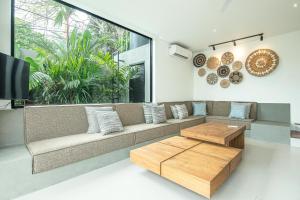 Luxury 5BR Modern Villa Steps from Café Del Mar