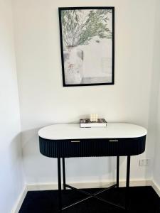 Modern Spacious 4 Bedrooms & Pool near Airport