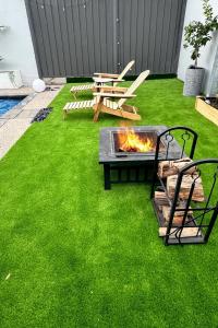 Modern Spacious 4 Bedrooms & Pool near Airport