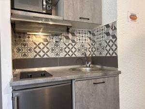 Studio cabine pour 3 personnes à Risoul 1850, proche commodités - FR-1-330-598