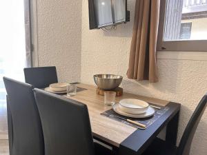 Studio cabine pour 3 personnes à Risoul 1850, proche commodités - FR-1-330-598