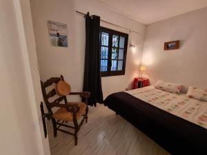 Magnífico apartamento en LEscala con terraza vista al mar y parking, piscina comunitaria. - HISP-236-214