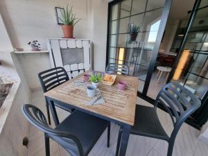 Magnífico apartamento en LEscala con terraza vista al mar y parking, piscina comunitaria. - HISP-236-214