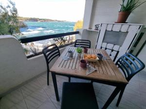 Magnífico apartamento en LEscala con terraza vista al mar y parking, piscina comunitaria. - HISP-236-214