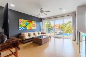 V256 Huge Modern 10BR ZipLine 3 Pools Fully Loaded