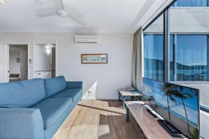 Marina views at Airlie 10H