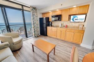 New Beachfront, Condo Simply Amazing Pools & Views