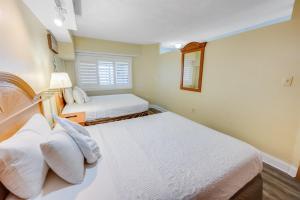 New Beachfront, Condo Simply Amazing Pools & Views