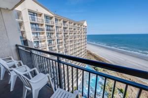 New Beachfront, Condo Simply Amazing Pools & Views