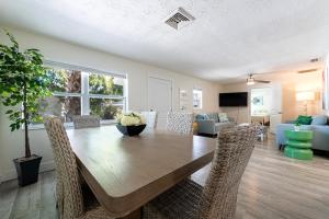 2bd 2ba Sunview 1 2Mins to BeachPool