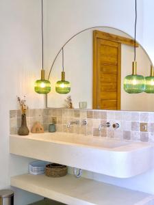 Sophisticated 1 Bedroom Villa Hideaway with Pool