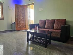 Vanamali Service Appartment