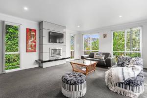 Greenview Bungalow - Sunlit Stay near Sovereign Hill