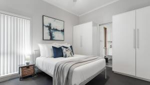 Greenview Bungalow - Sunlit Stay near Sovereign Hill