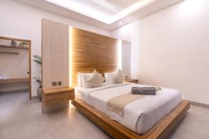 Tropical Villa Near Canggu, Bali - Book Entire Villa or Shared Rooms