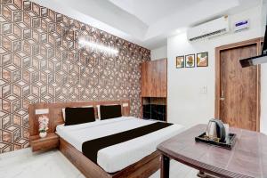 Super Collection O Palwal-Aligarh Crossway Formerly Hotel Kadamb