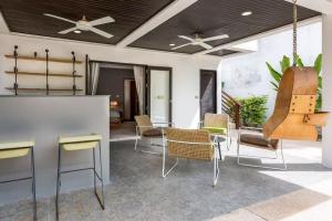 Villa 6 Chic 3-Bedroom Retreat with Pool