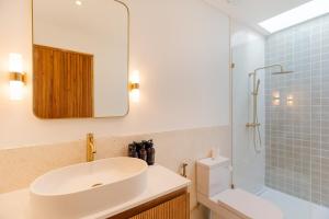 Modern Pererenan Villa Private Pool & Stunning Rice Paddy Views