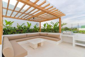 Modern Pererenan Villa Private Pool & Stunning Rice Paddy Views