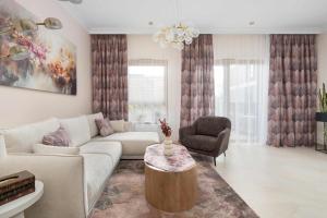 Exclusive Apartment in Wrocław with 2 Parking Spaces, Desk and Air Conditioned Living Room by Renters Prestige