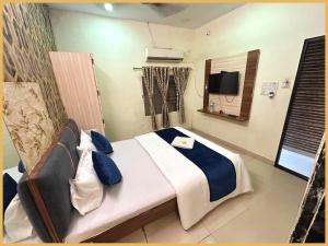 Jaisinghpura Road Mahakal # Ashray Palace Near Mahakaleshwar Jyotirlinga And Railway Station - Free Wi-Fi # Room Service # Fully Air Conditioning Premium Rooms - Top Rated Hotel In Ujjain
