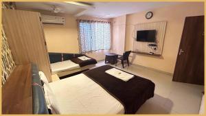 Jaisinghpura Road Mahakal # Ashray Palace Near Mahakaleshwar Jyotirlinga And Railway Station - Free Wi-Fi # Room Service # Fully Air Conditioning Premium Rooms - Top Rated Hotel In Ujjain