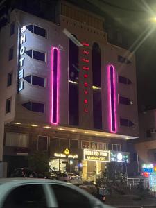 غرفة فندقيه بسرير ماستر هادي 203