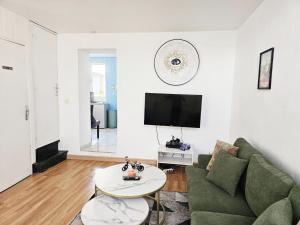 Maisonnette en duplex avec Jardin-Babyfoot et Billard