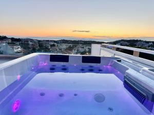 Villasonboard 3 Bed Penthouse Veranda Beach view jacuzzi Vouliagmeni Riviera