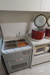 Female only Close to Severance Hospital and Shinchon Station Korean traditional homestay experience with breakfast and dinner provided close to the airport