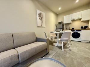 The jaguar of the skyscrapers - part dieu - medipole