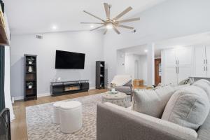 Shadowlake: 4BR House