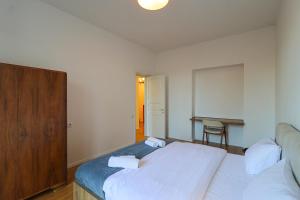 Stylish & Authentic 2BR Retreat in Central Tbilisi - Wehost