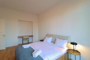 Stylish & Authentic 2BR Retreat in Central Tbilisi - Wehost